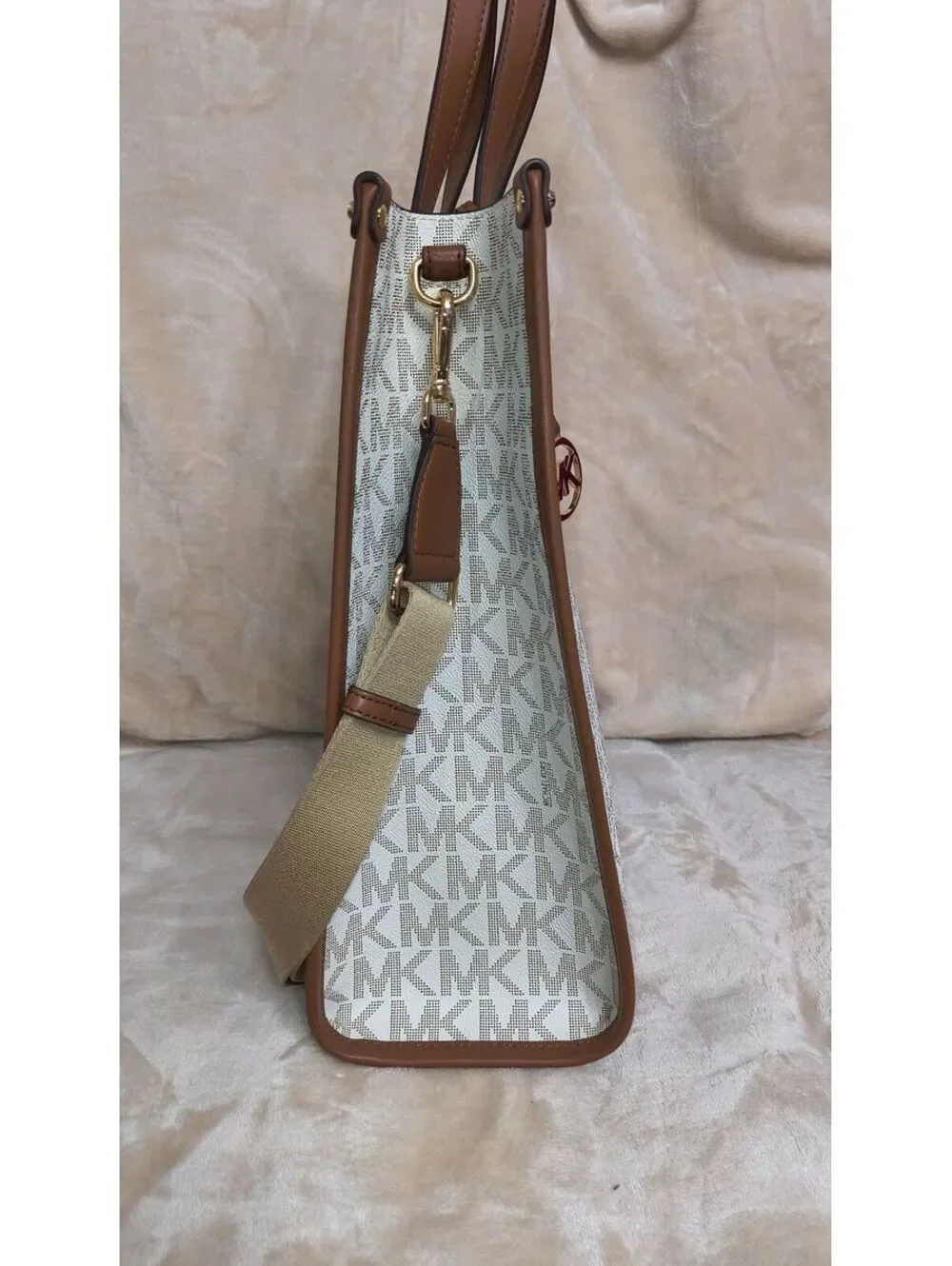 121. Michael Kors Large NS Logo Tote Vanilla/Cream/Tan